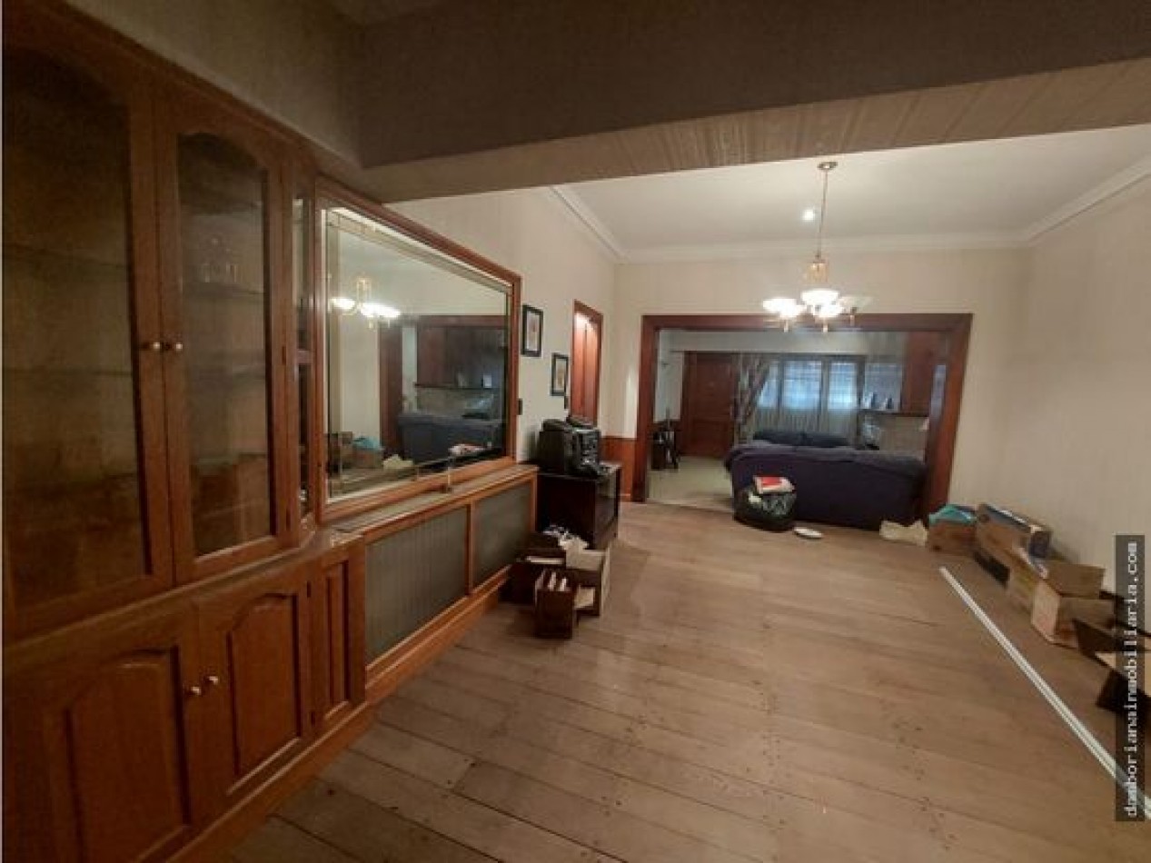 CHALET 4 AMBIENTES EN CORAZON BARRIO CHAUVIN