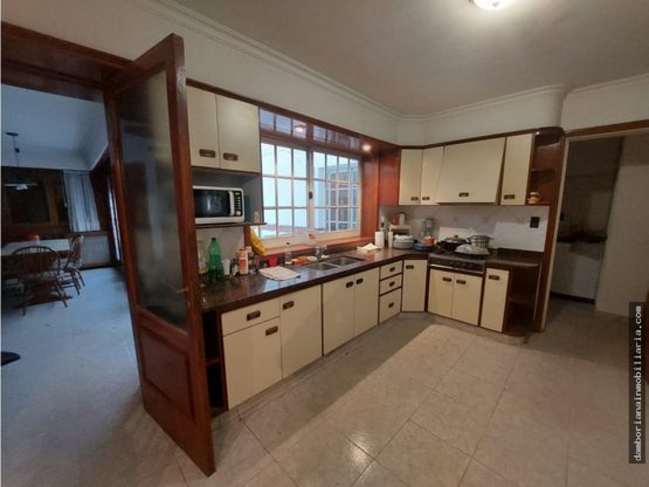 CHALET 4 AMBIENTES EN CORAZON BARRIO CHAUVIN