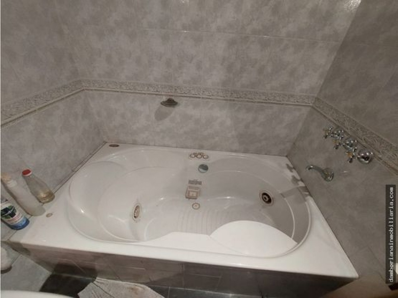 CHALET 4 AMBIENTES EN CORAZON BARRIO CHAUVIN