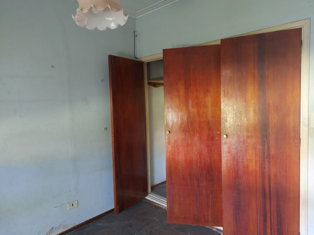 VILLA PRIMERA. EN VENTA, CHALET 4 AMBIENTES A RECICLAR