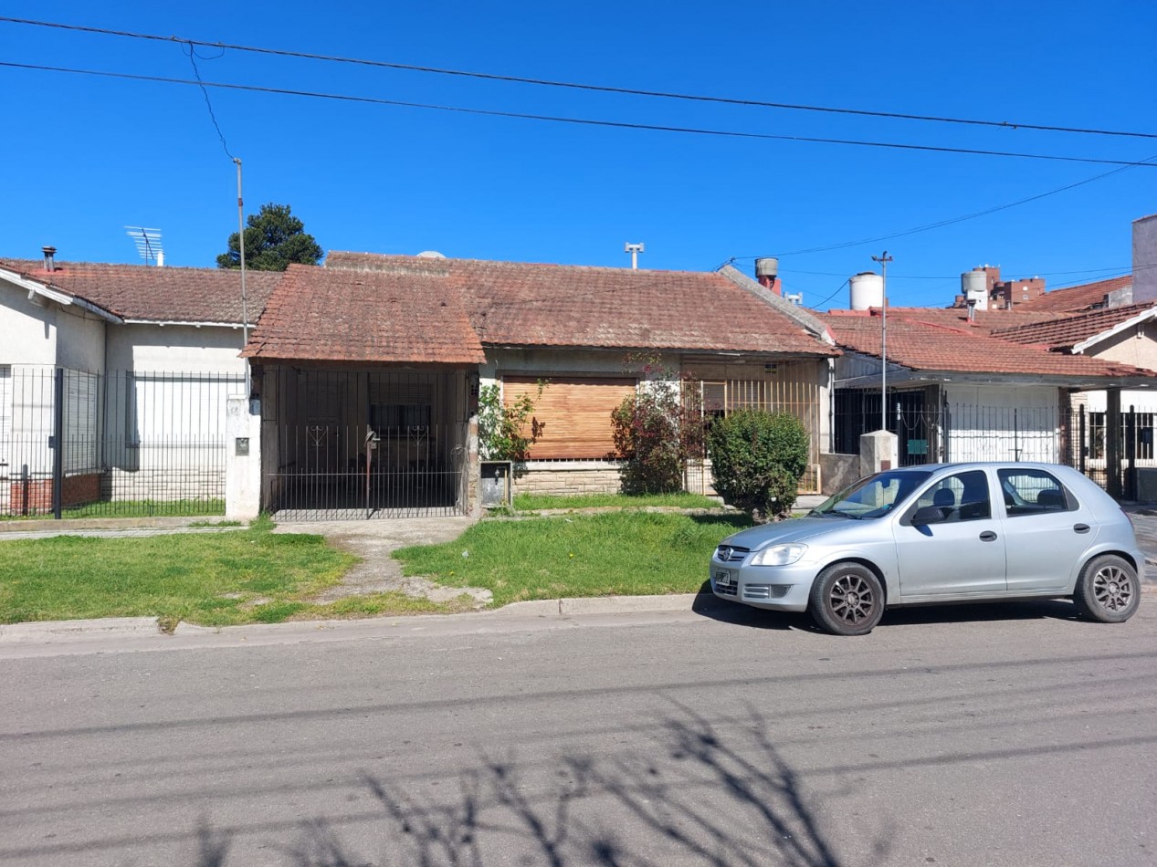 VILLA PRIMERA. EN VENTA, CHALET 4 AMBIENTES A RECICLAR