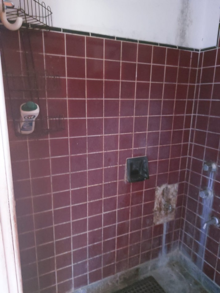 VILLA PRIMERA. EN VENTA, CHALET 4 AMBIENTES A RECICLAR