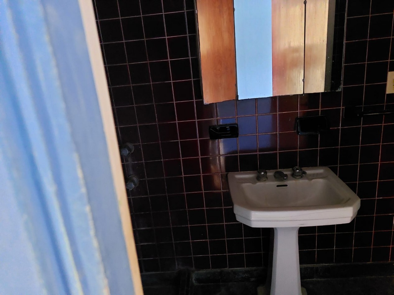 VILLA PRIMERA. EN VENTA, CHALET 4 AMBIENTES A RECICLAR