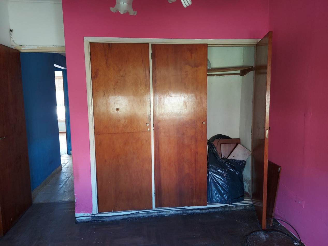 VILLA PRIMERA. EN VENTA, CHALET 4 AMBIENTES A RECICLAR