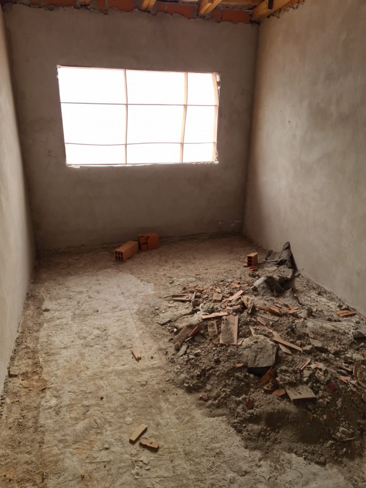 CHALET EN VENTA. ESTRADA AL 7200. A TERMINAR
