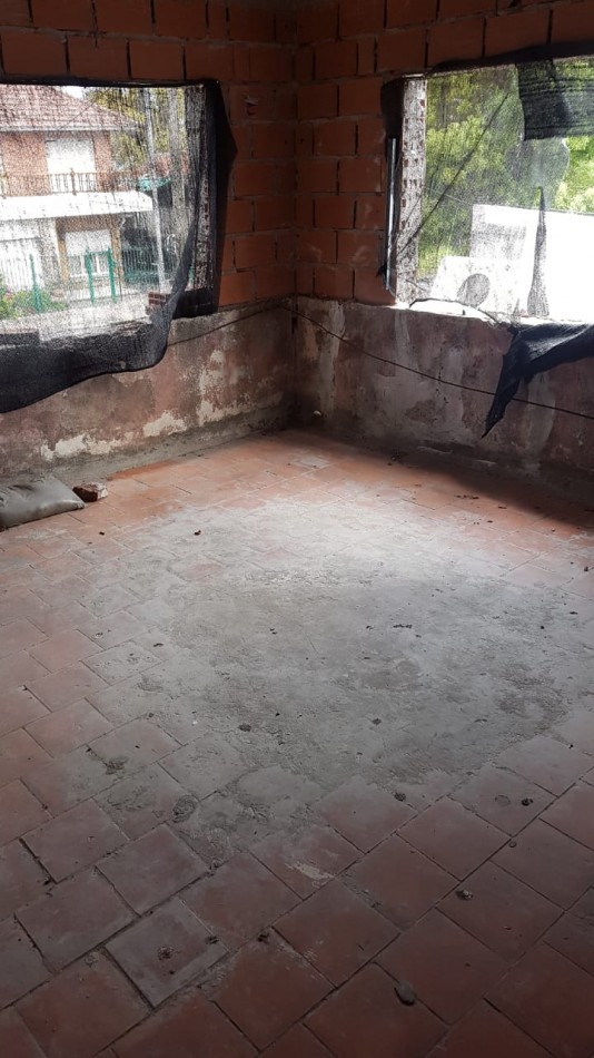 Chalet 5 Ambientes. 450 Mts. Barrio San Carlos