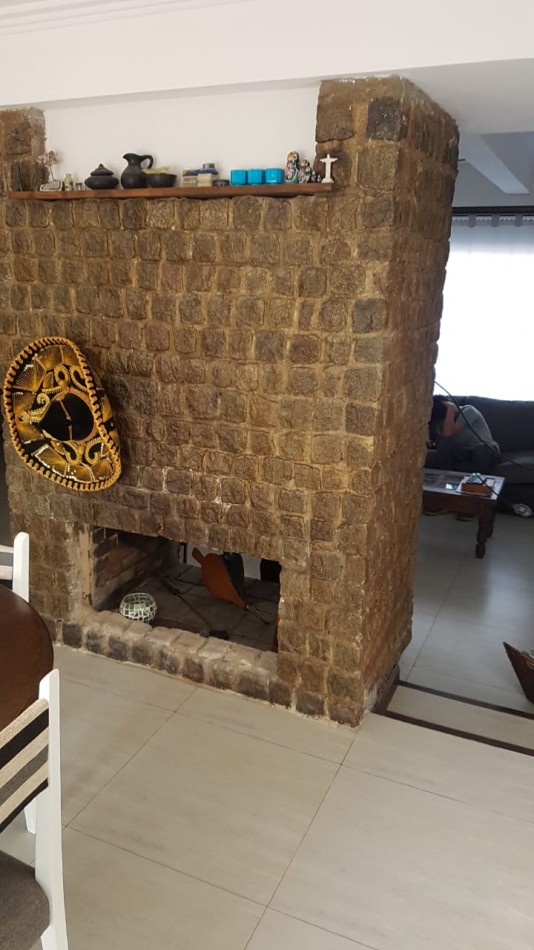 Chalet 5 Ambientes. 450 Mts. Barrio San Carlos