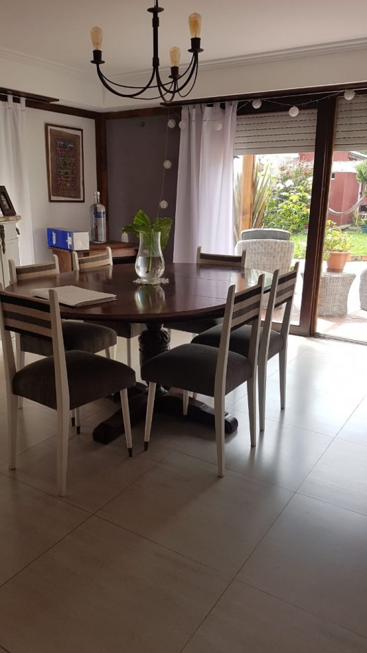 Chalet 5 Ambientes. 450 Mts. Barrio San Carlos