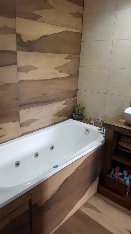 Chalet 5 Ambientes. 450 Mts. Barrio San Carlos