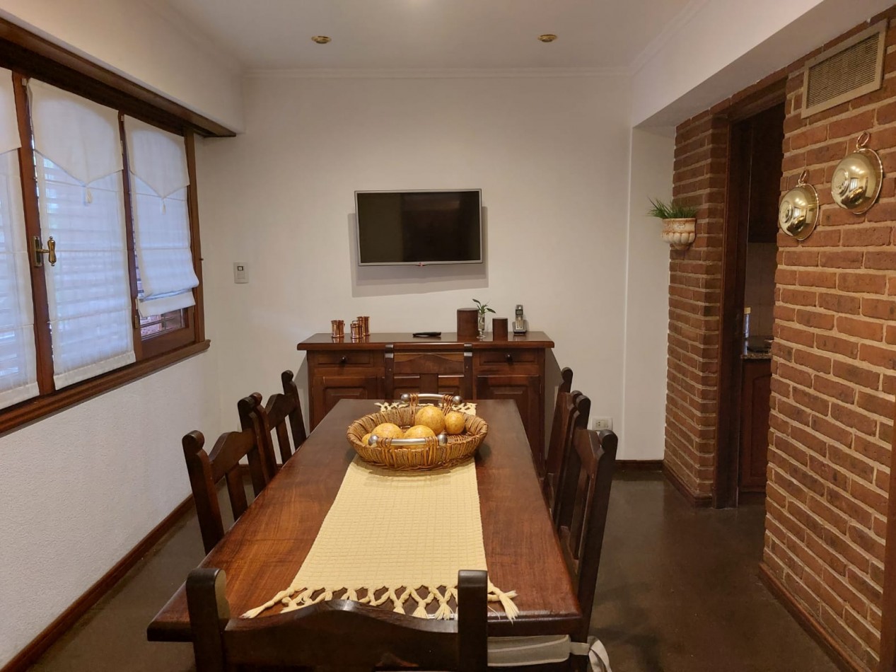 PARQUE LURO. CHALET EN VENTA. 5 AMBIENTES