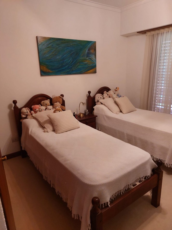 PARQUE LURO. CHALET EN VENTA. 5 AMBIENTES