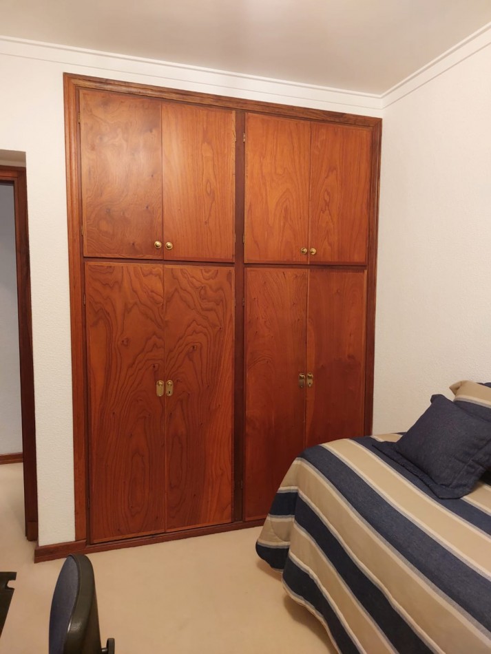 PARQUE LURO. CHALET EN VENTA. 5 AMBIENTES