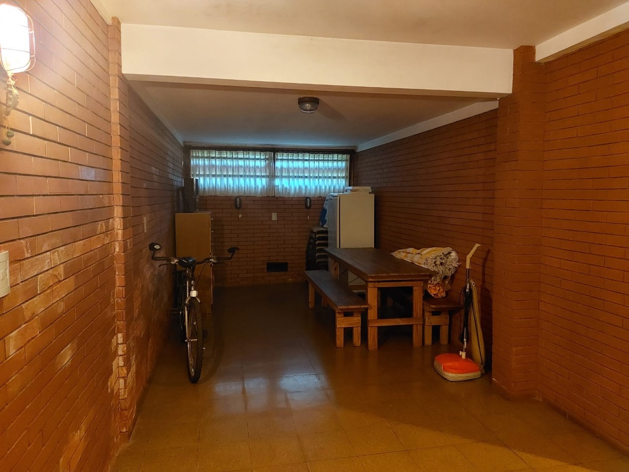 PARQUE LURO. CHALET EN VENTA. 5 AMBIENTES