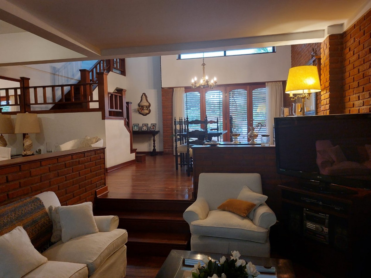 PARQUE LURO. CHALET EN VENTA. 5 AMBIENTES