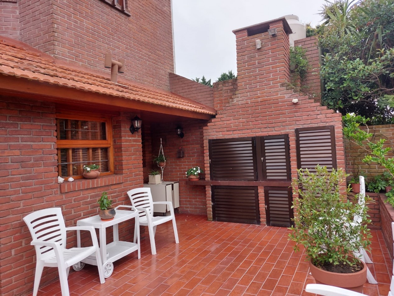 PARQUE LURO. CHALET EN VENTA. 5 AMBIENTES