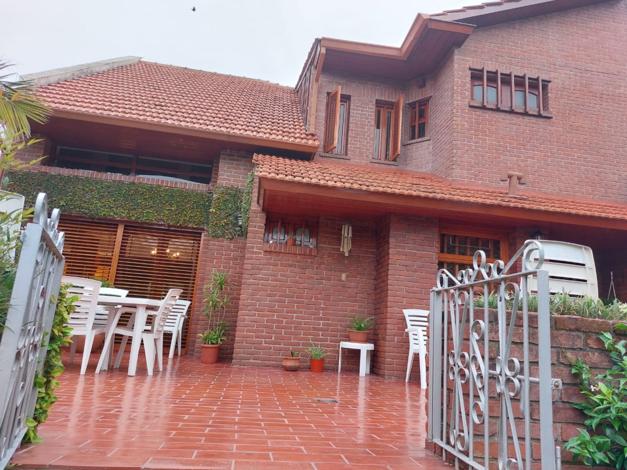 PARQUE LURO. CHALET EN VENTA. 5 AMBIENTES