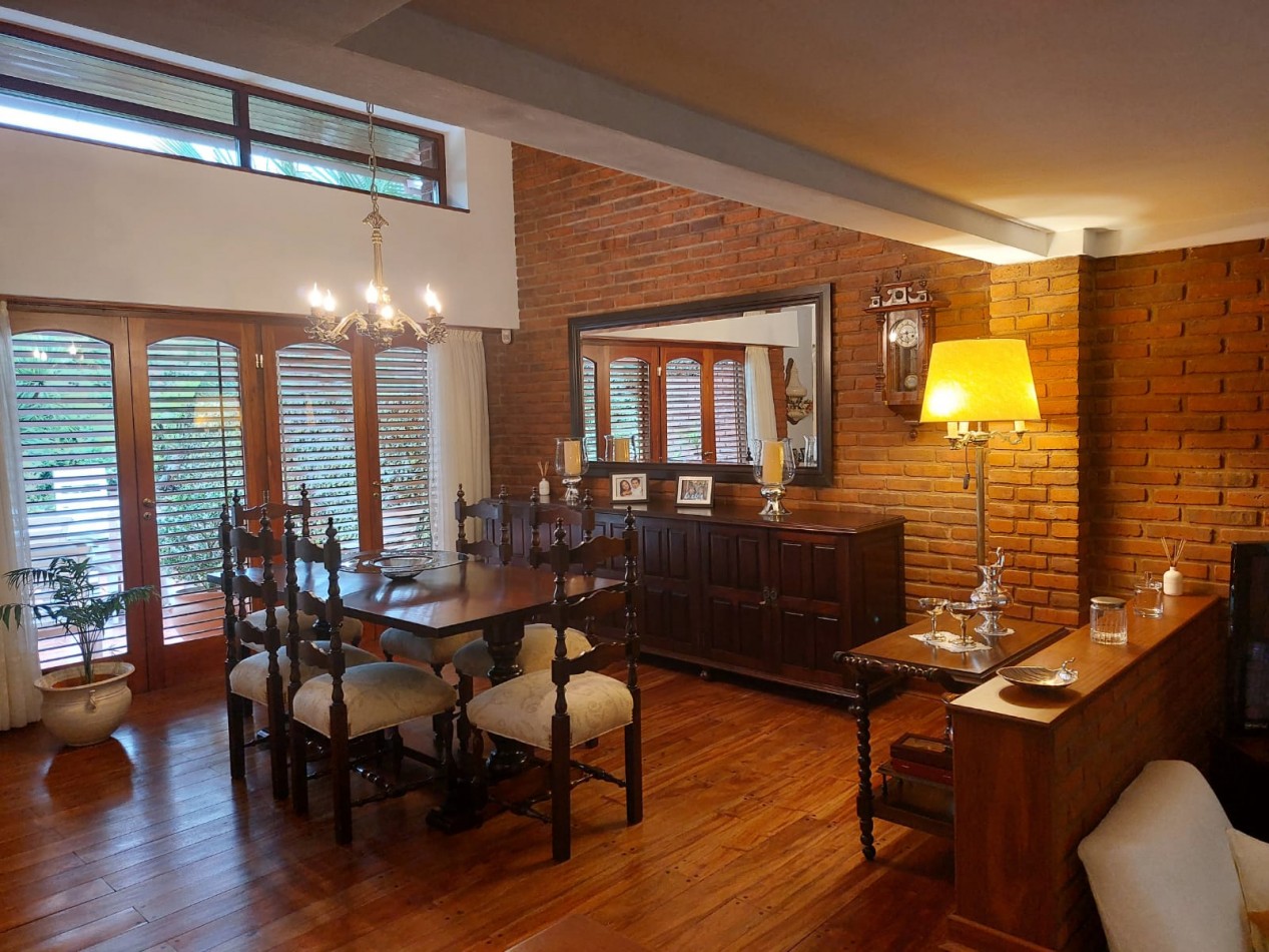 PARQUE LURO. CHALET EN VENTA. 5 AMBIENTES