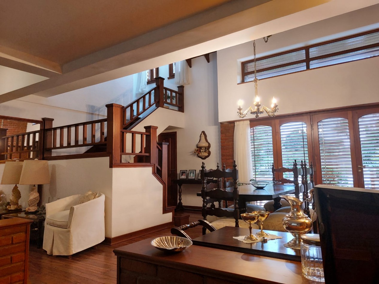 PARQUE LURO. CHALET EN VENTA. 5 AMBIENTES