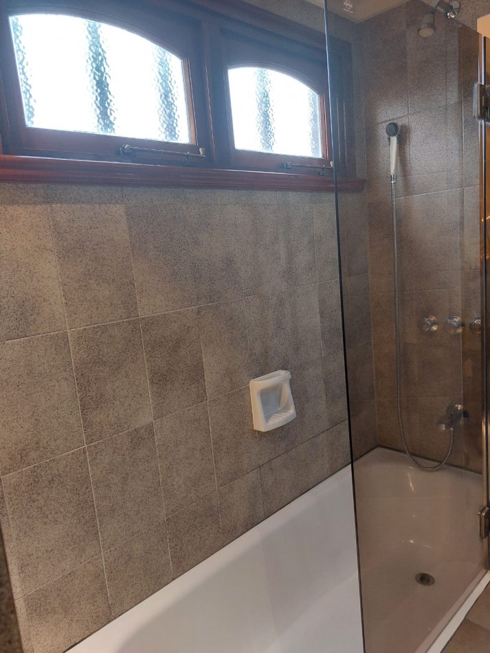 PARQUE LURO. CHALET EN VENTA. 5 AMBIENTES