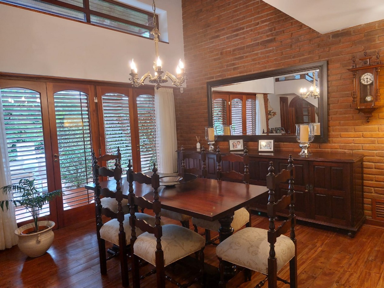 PARQUE LURO. CHALET EN VENTA. 5 AMBIENTES