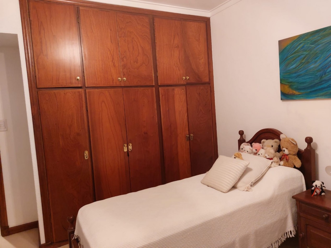 PARQUE LURO. CHALET EN VENTA. 5 AMBIENTES