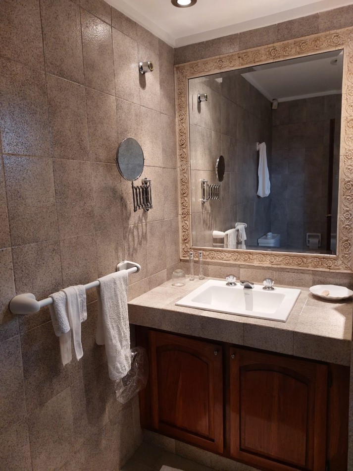 PARQUE LURO. CHALET EN VENTA. 5 AMBIENTES