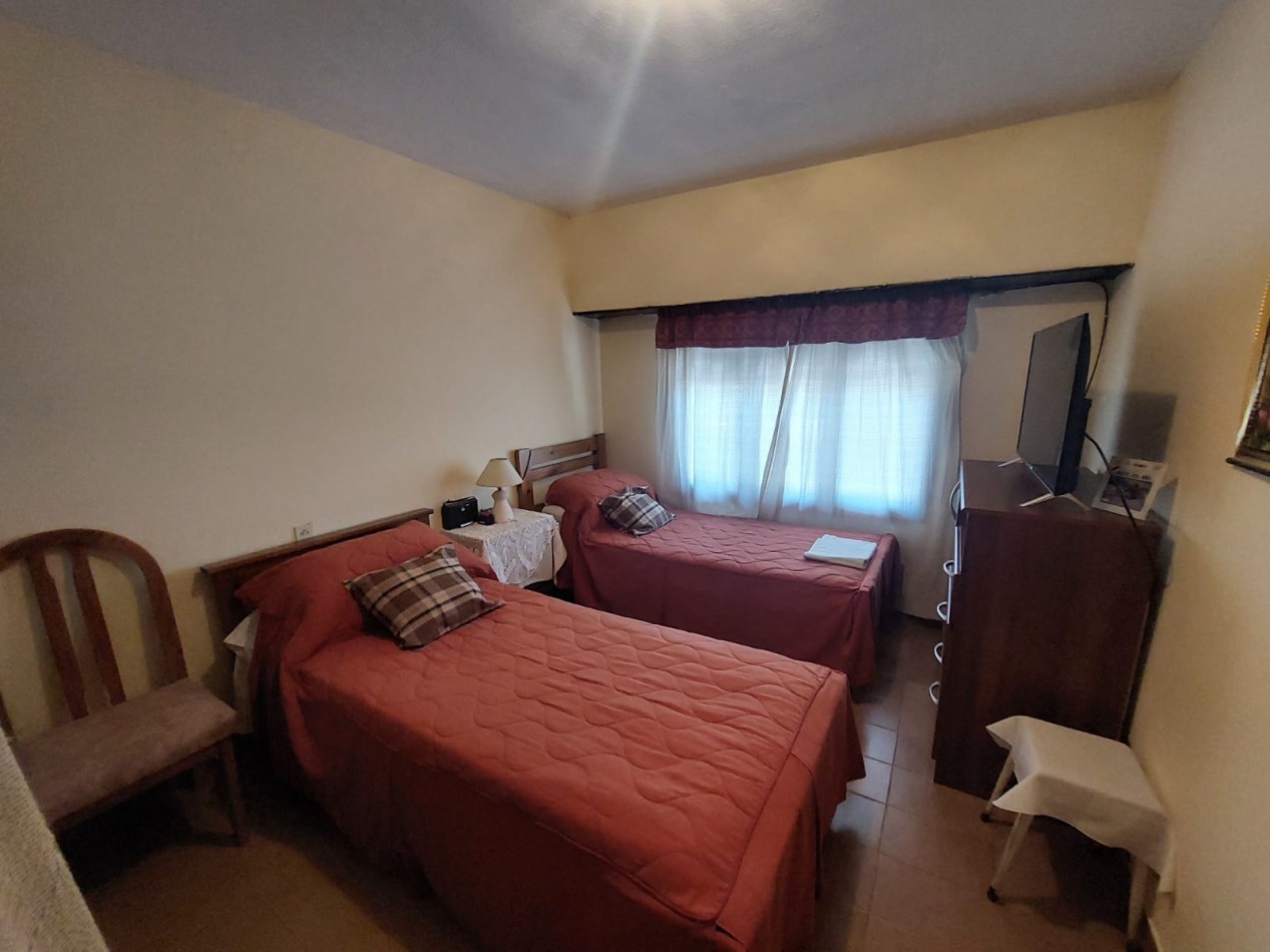 Chalet 3 amb + dpto 2 amb. Barrio Florentino Ameghino