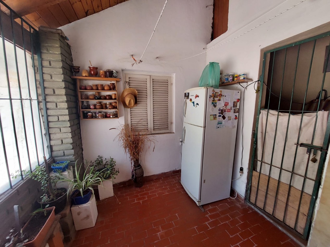 Chalet 3 amb + dpto 2 amb. Barrio Florentino Ameghino