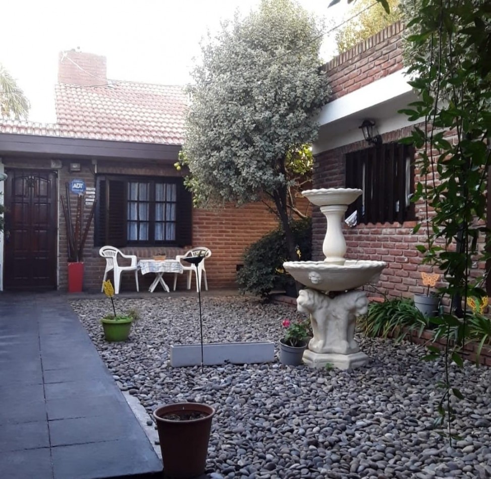 CASA 5 AMBIENTES EN BARRIO DON BOSCO.