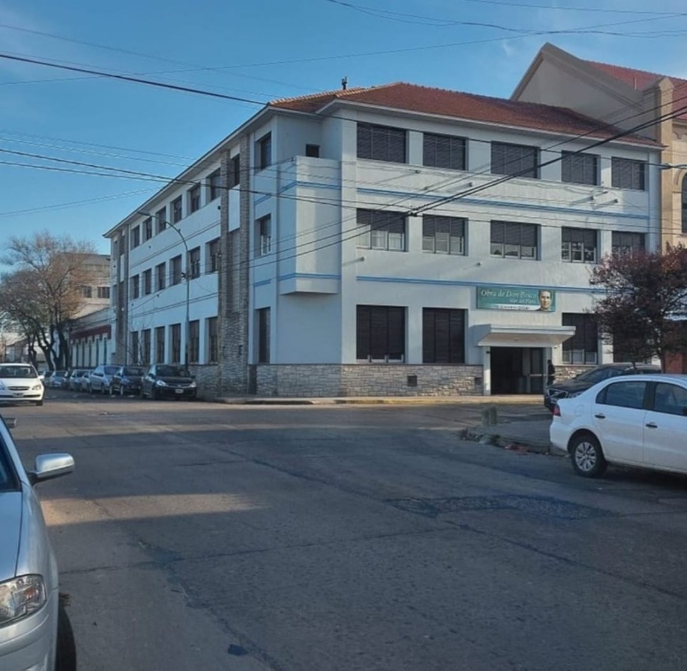 CASA 5 AMBIENTES EN BARRIO DON BOSCO.