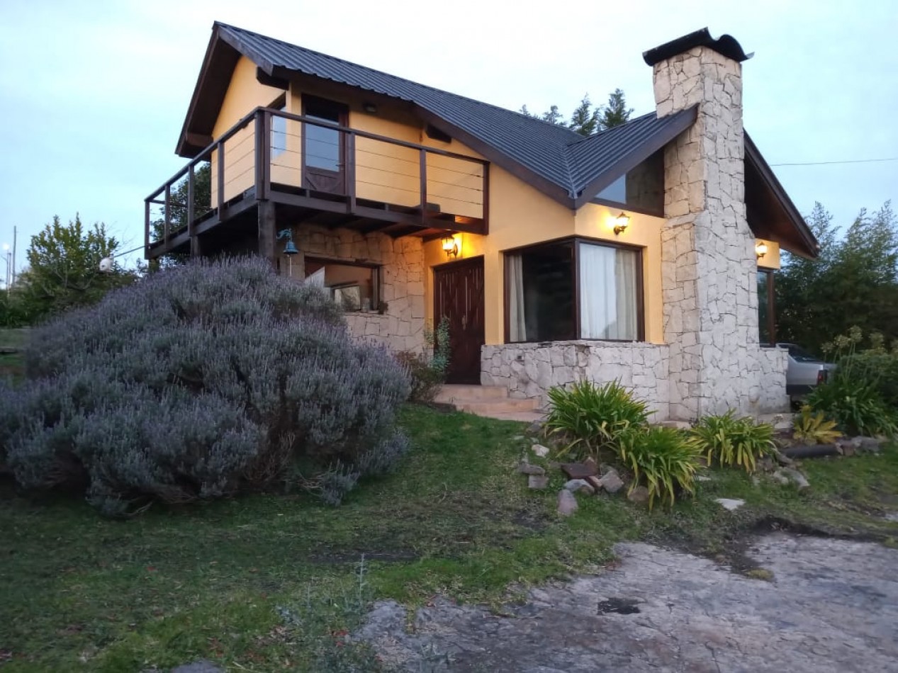 Chalet Sierra de los Padres con excelente vista