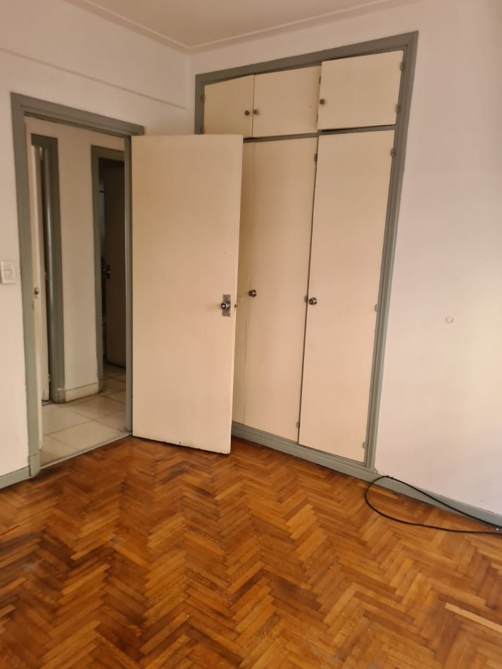 PISO EN VENTA + 2 LOCALES. ZONA PLAZA MITRE