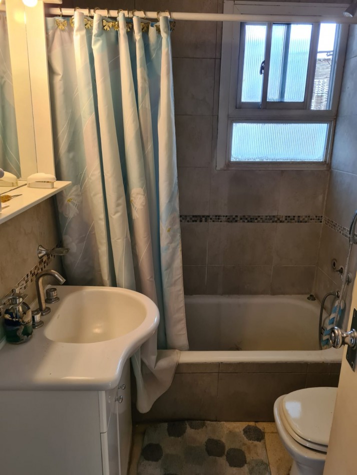 PISO EN VENTA + 2 LOCALES. ZONA PLAZA MITRE