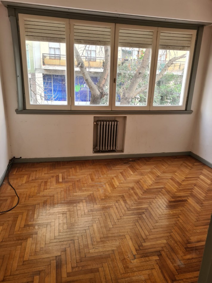 PISO EN VENTA + 2 LOCALES. ZONA PLAZA MITRE
