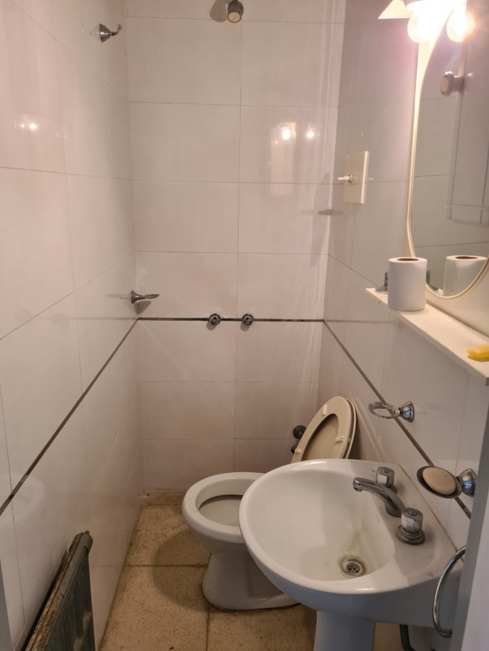 PISO EN VENTA + 2 LOCALES. ZONA PLAZA MITRE