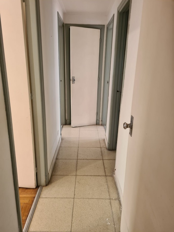 PISO EN VENTA + 2 LOCALES. ZONA PLAZA MITRE