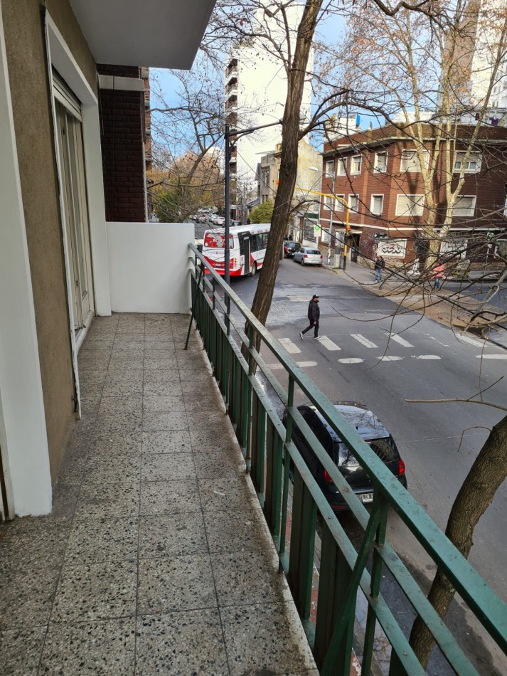 PISO EN VENTA + 2 LOCALES. ZONA PLAZA MITRE