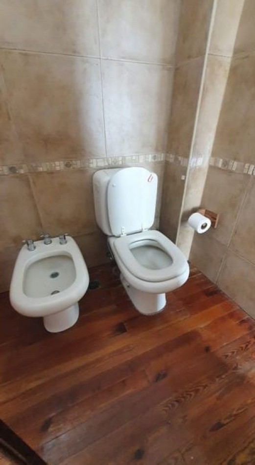 Semi piso tres ambientes. 9 de julio al 2300