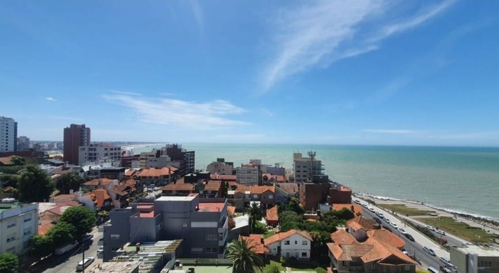 Semi piso tres ambientes. 9 de julio al 2300