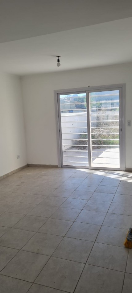 DUPLEX 3 AMBIENTES. BARRIO FELIX U. CAMET.