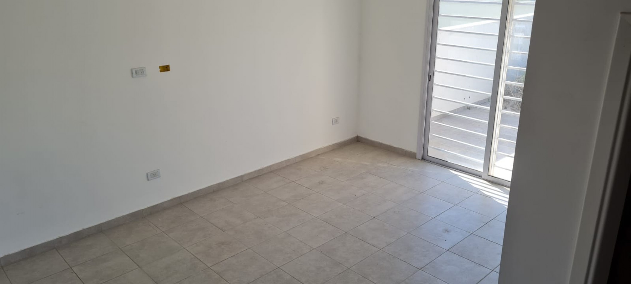 DUPLEX 3 AMBIENTES. BARRIO FELIX U. CAMET.