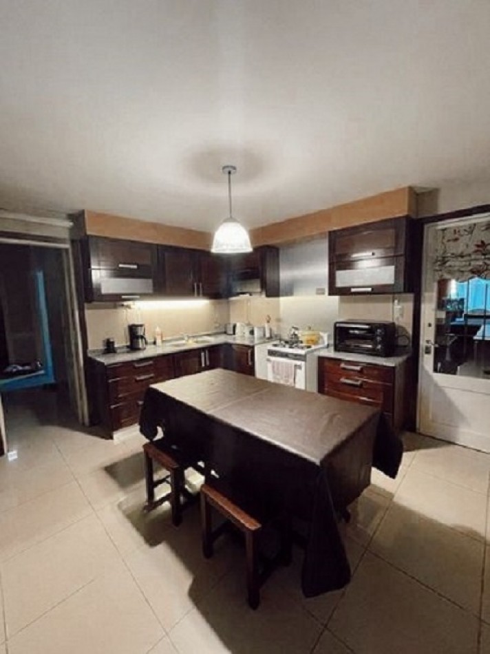 EXCELENTE CHALET DE CATEGORIA 4 AMBIENTES ZONA LURO Y ALIO