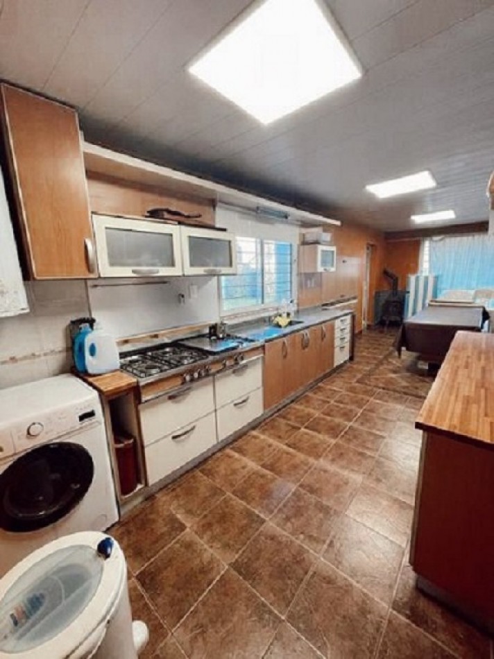 EXCELENTE CHALET DE CATEGORIA 4 AMBIENTES ZONA LURO Y ALIO