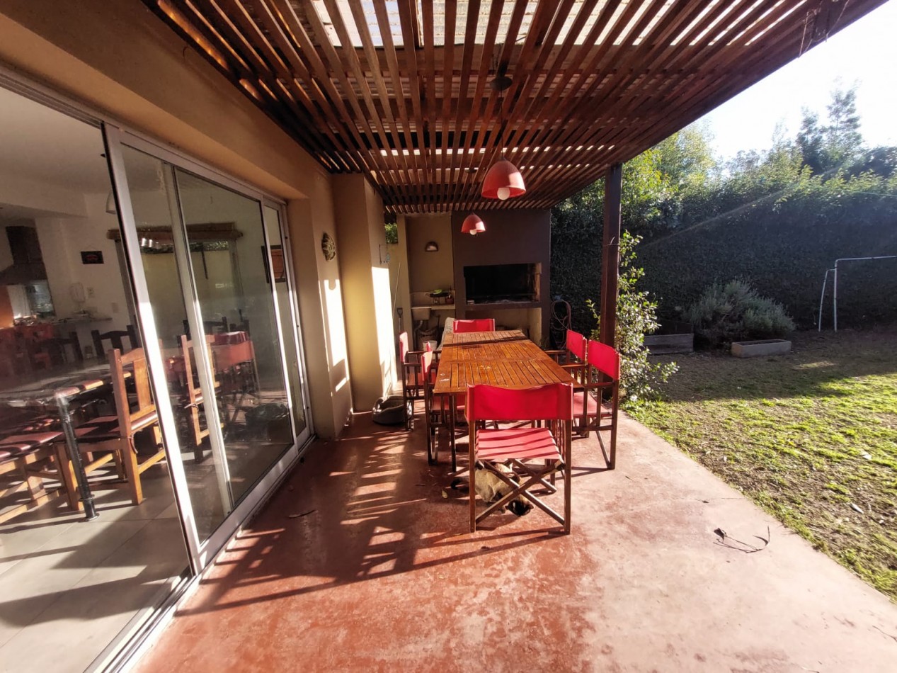CASA EN VENTA. BARRIO LOS TILOS