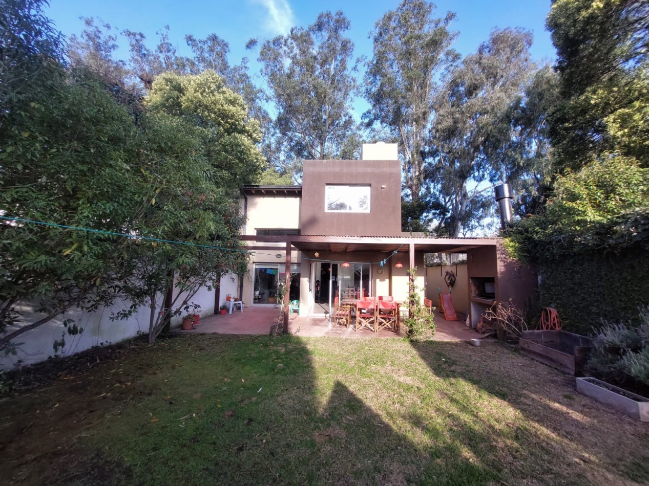 CASA EN VENTA. BARRIO LOS TILOS