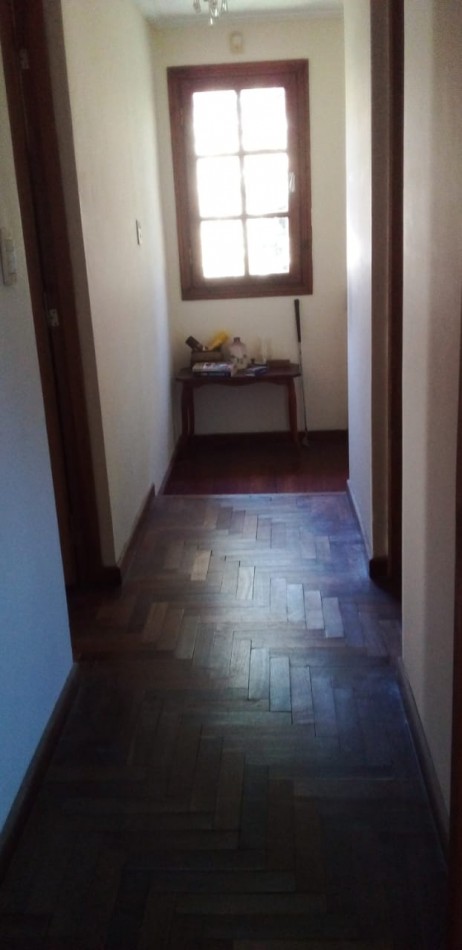 CHALET AMBIENTES EN VENTA. BARRIO LAS DALIAS