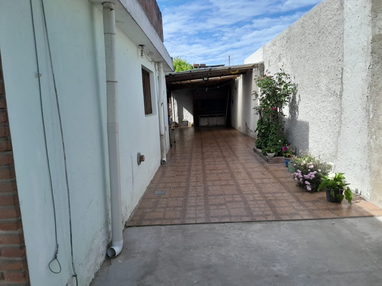 CASA MAS DEPARTAMENTO. ZONA ITUZAINGO Y TANDIL