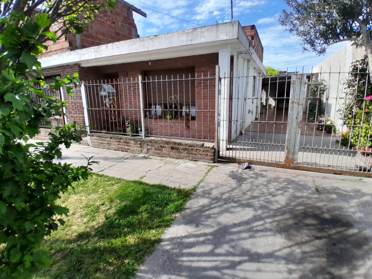 CASA MAS DEPARTAMENTO. ZONA ITUZAINGO Y TANDIL