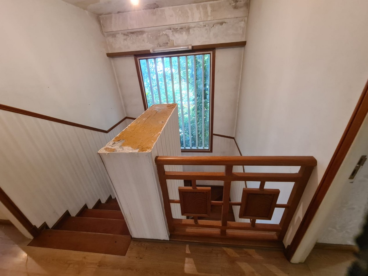 EXCELENTECHALET 5 AMBIENTES EN VENTA. BARRIO GROSELLAR