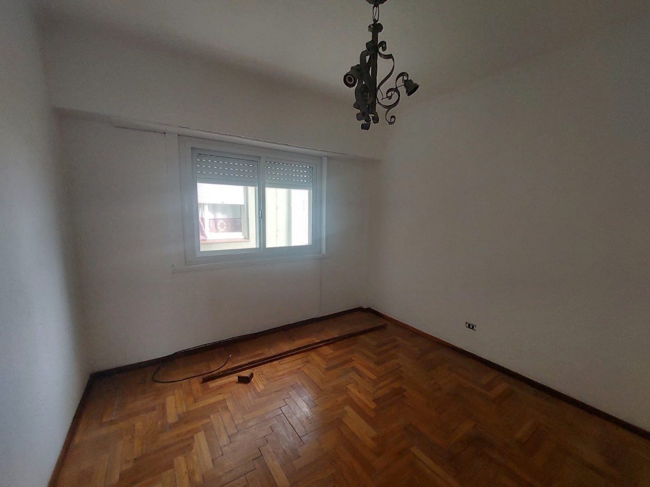 DEPARTAMENTO EN VENTA. TRES AMBIENTES CON BALCON. LURO Y SAN JUAN